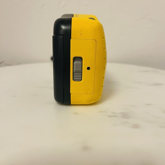 Vivitar A35 Splash Proof Point and Shoot 35mm Film Camera - Picture 2 of 6